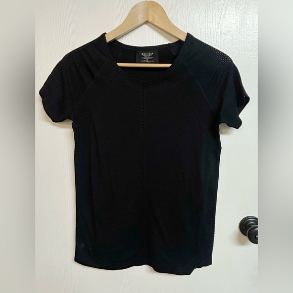Athleta Foothill Black Size Medium Perforated Short Sleeve T-Shirt Workout Top M - Picture 8 of 9